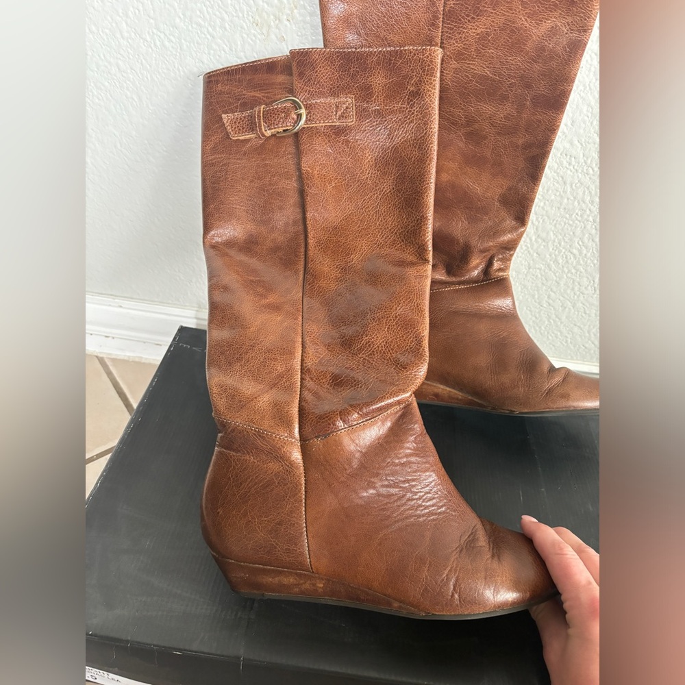 Steve Madden brown riding boots with gold buckle. Size 8.5